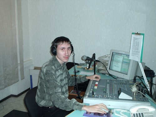 Олексій Галанін у студії Стильного радіо Південний простір