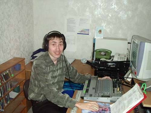 Олексій Галанін у студії радіо "Мелодія"